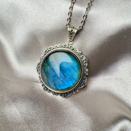 One and Only Strong Blue Flash Labradorite Round Pendant with Necklace