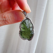 Load image into Gallery viewer, Rare Best Green Color 8.4G Moldavite Raw Stone Pendant Necklace | High-frequency Heart Chakra Healing Stone
