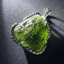 Load image into Gallery viewer, Rare Best Green Color 9.4G Moldavite Raw Stone Pendant Necklace | High-frequency Heart Chakra Healing Stone
