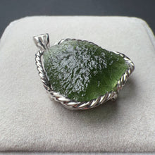 Load image into Gallery viewer, Rare Best Green Color 9.4G Moldavite Raw Stone Pendant Necklace | High-frequency Heart Chakra Healing Stone
