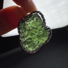 Load image into Gallery viewer, Rare Best Green Color 8.3G Moldavite Raw Stone Pendant Necklace | High-frequency Heart Chakra Healing Stone
