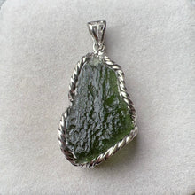 Load image into Gallery viewer, Rare Best Green Color 8.7G Moldavite Raw Stone Pendant Necklace | High-frequency Heart Chakra Healing Stone

