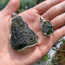 Load image into Gallery viewer, Rare 20.5g Natural Czech Moldavite Large Raw Stone Pendant Necklace Top-quality Green | Rare High-frequency Heart Chakra Healing Stone
