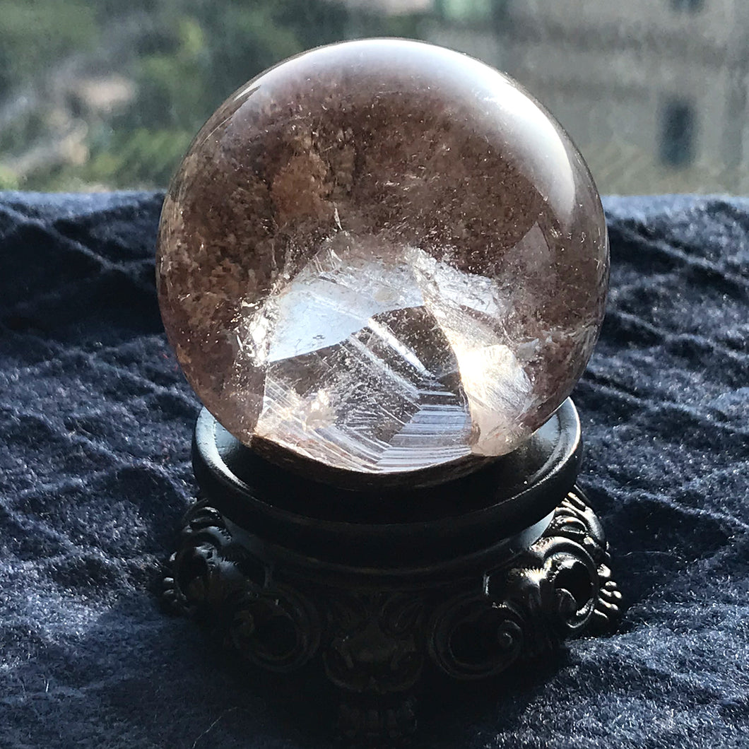 [Silver Mountain] Rare Crystal Lattice Natural Phantom Quartz Ball with Rainbow Inside Fengshui Crystal Ball Ornament Ornament Home Decoration