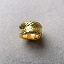 Load image into Gallery viewer, 18K Yellow Gold Wheel Bead Charms for DIY Jewelry Projects
